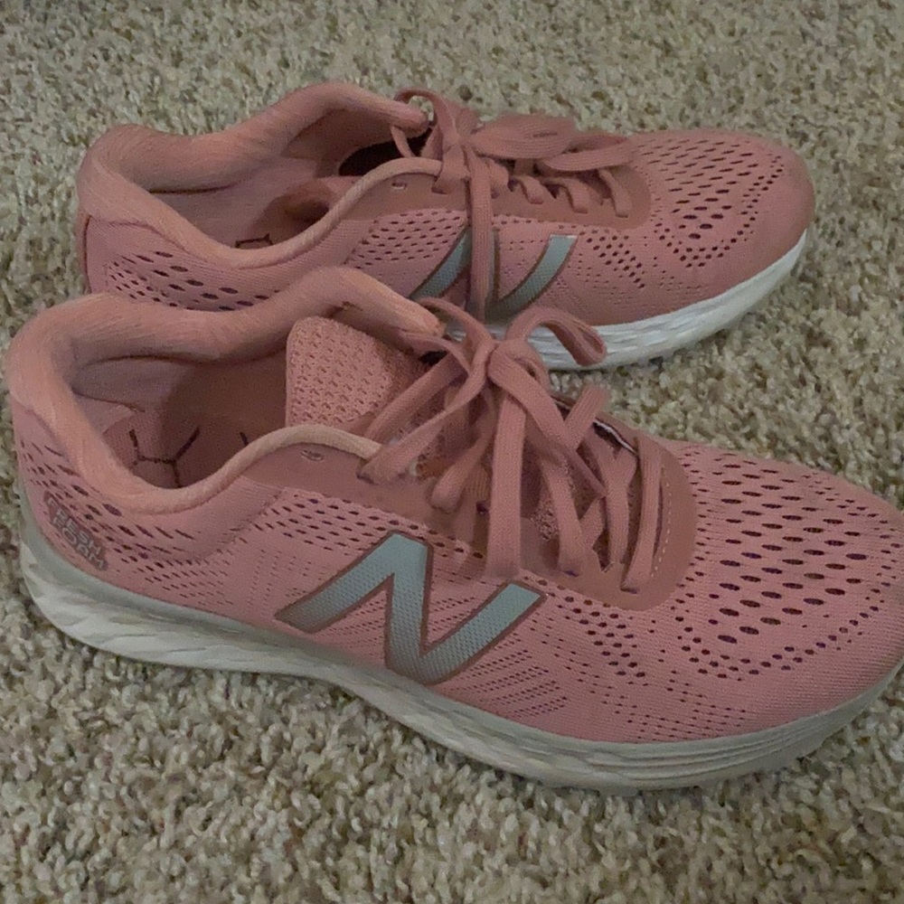 New balance tennis shoes women’s 6.5